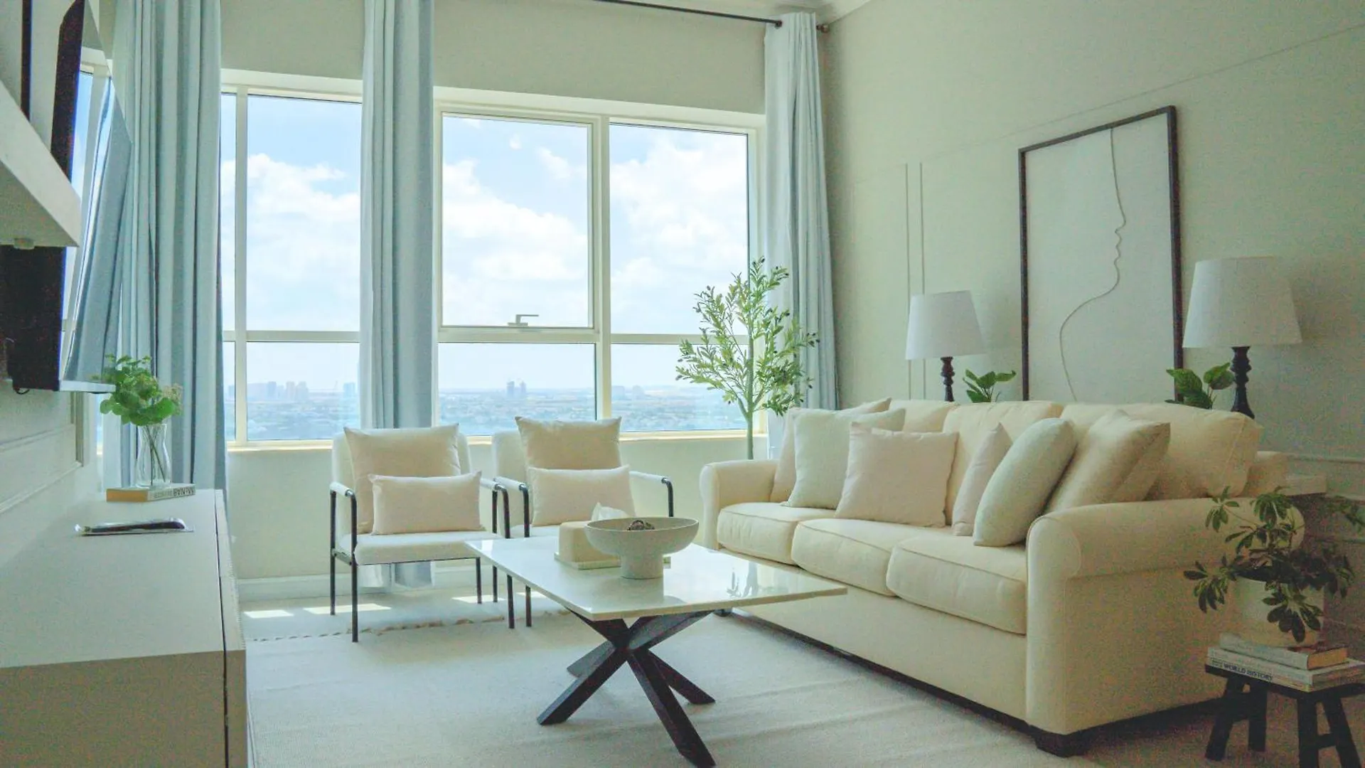 Spacious 1Br, Pool, Gym, Near Dining & Shops Dubai